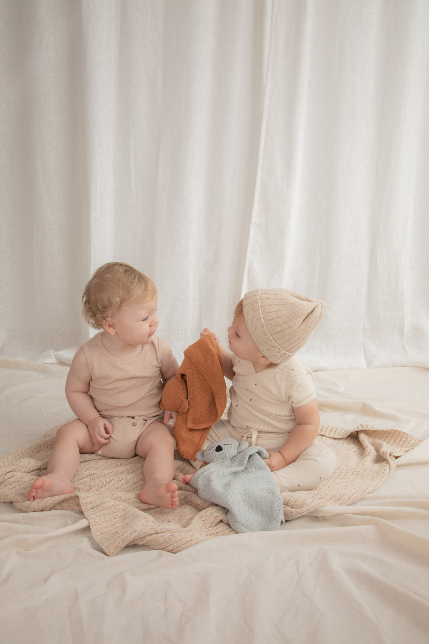 Knit Cuddle Blanket. KOALA - Fog